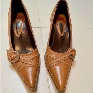 Passo leather high heels.